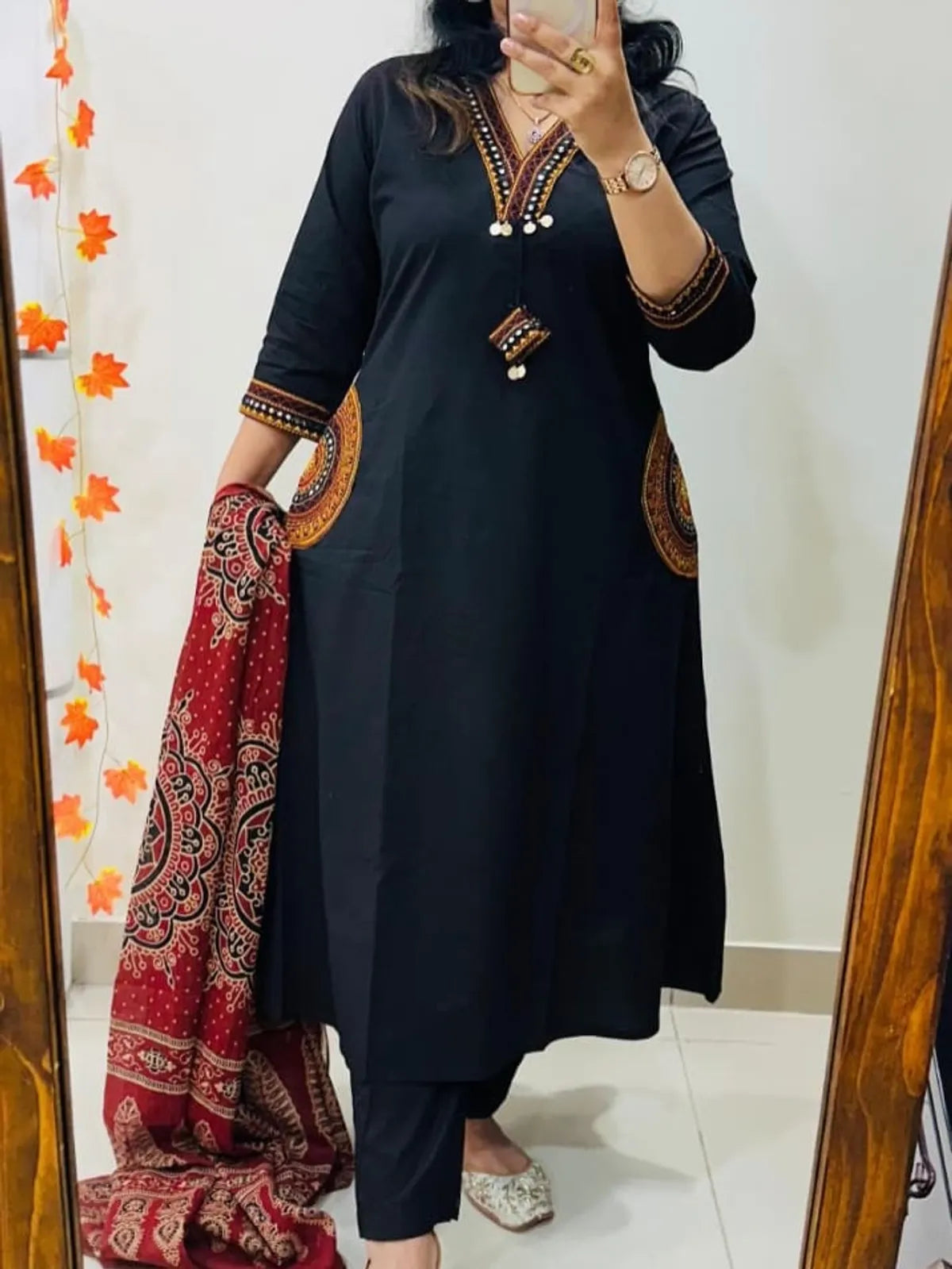 Classic-Black-Straight-Kurta-Set-with-Maroon-Printed-Dupatta