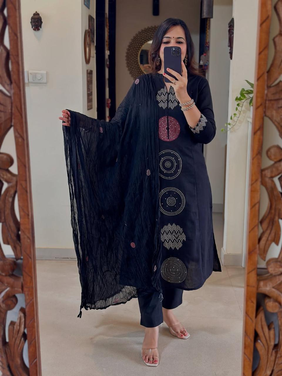 Ivory Bloom Kurta Pant Dupatta