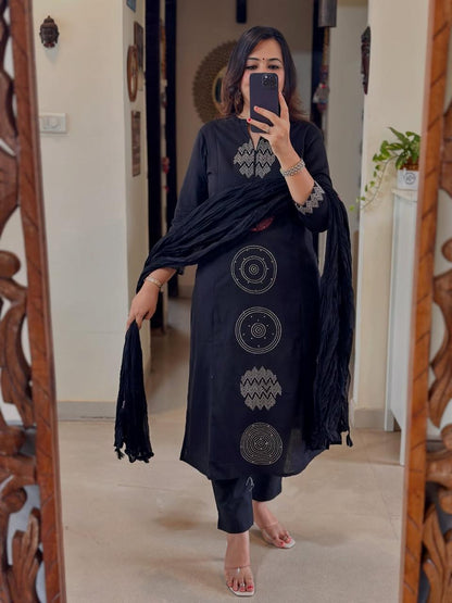 Ivory Bloom Kurta Pant Dupatta