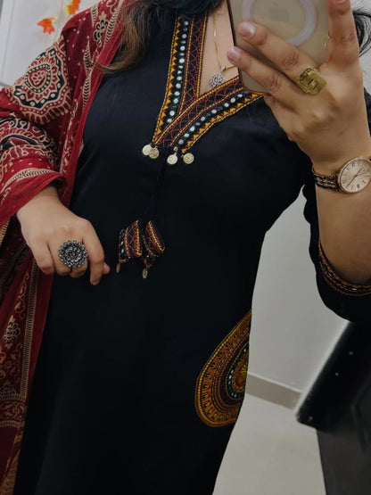 Jaipuraa Black Embroidered Kurta Set with Maroon Printed Dupatta