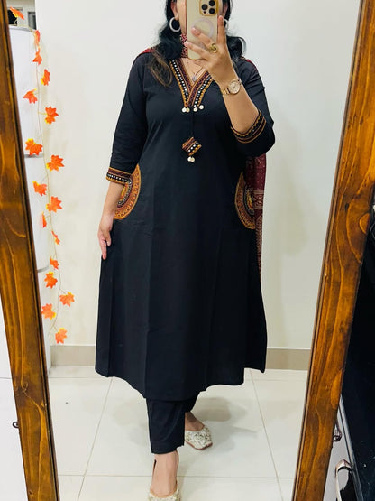 Jaipuraa Black Embroidered Kurta Set with Maroon Printed Dupatta
